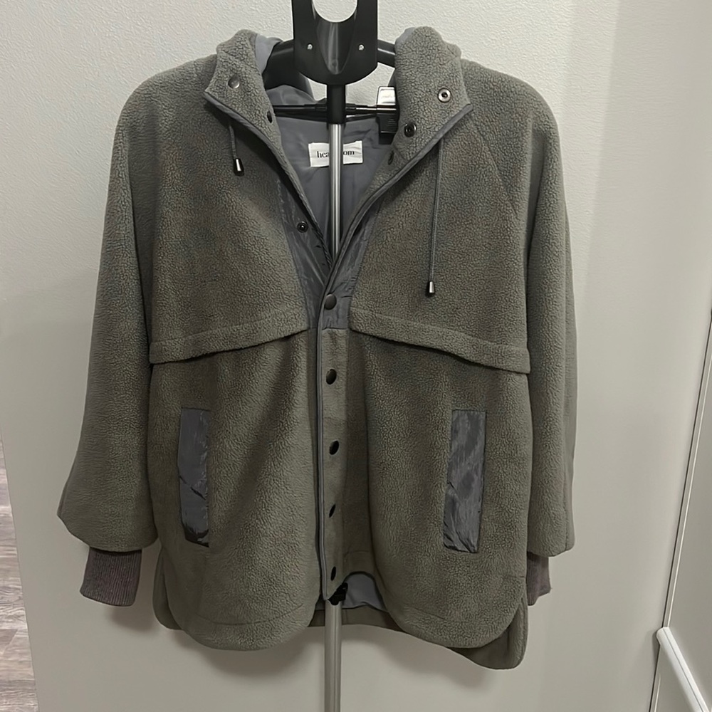Heartloom Avie jacket. Size Medium. Sage green color.